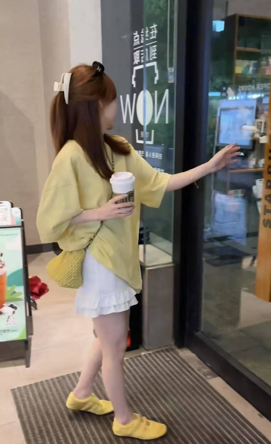 2025 Korean Style Yellow Short Sleeve T-Shirt and White High Waist Lace Trim Shorts Two Piece Set - Image 4