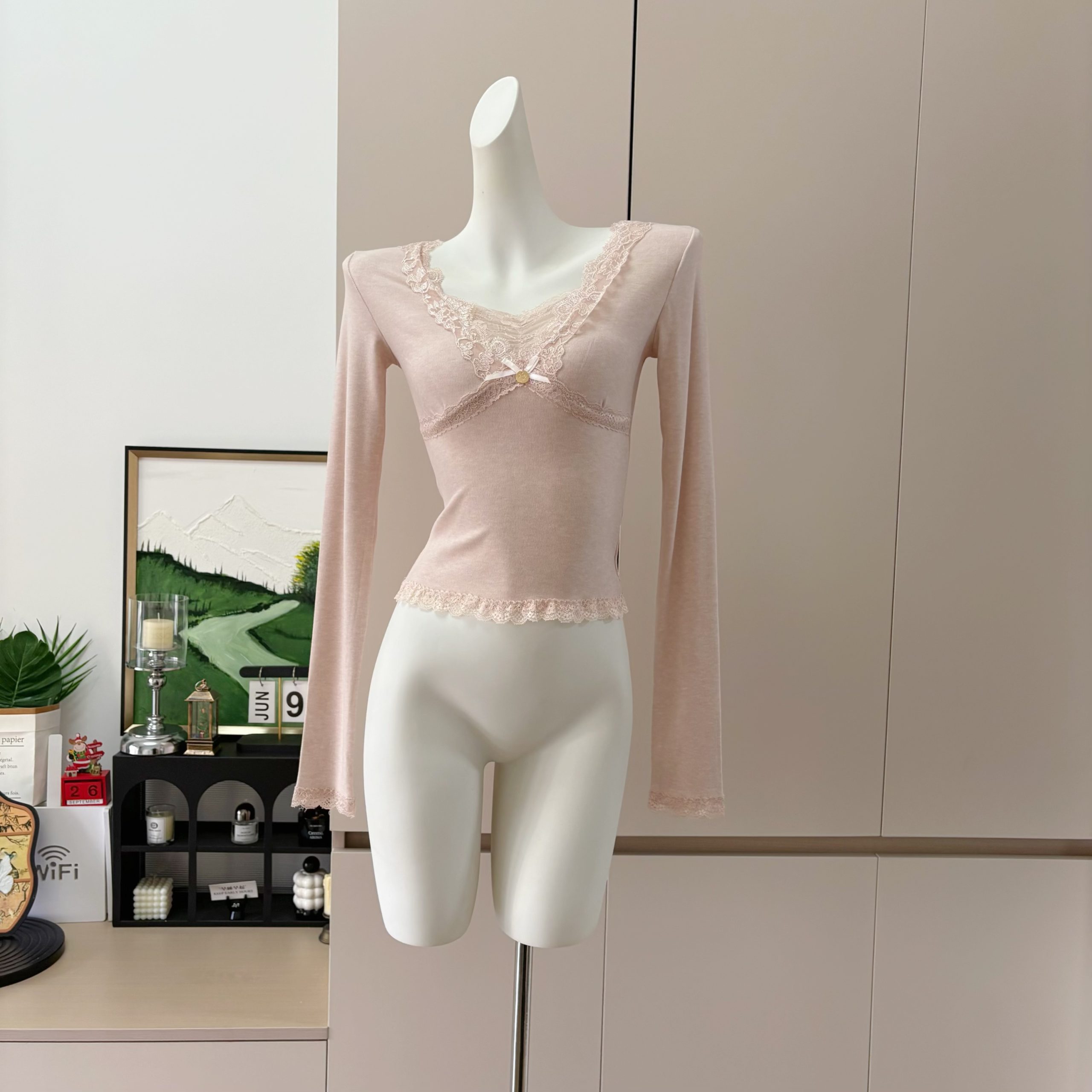 Acaine Cheese Berry Pink V-Neck Lace Long Sleeve Women’s Winter Base Layer Slim Fit Top