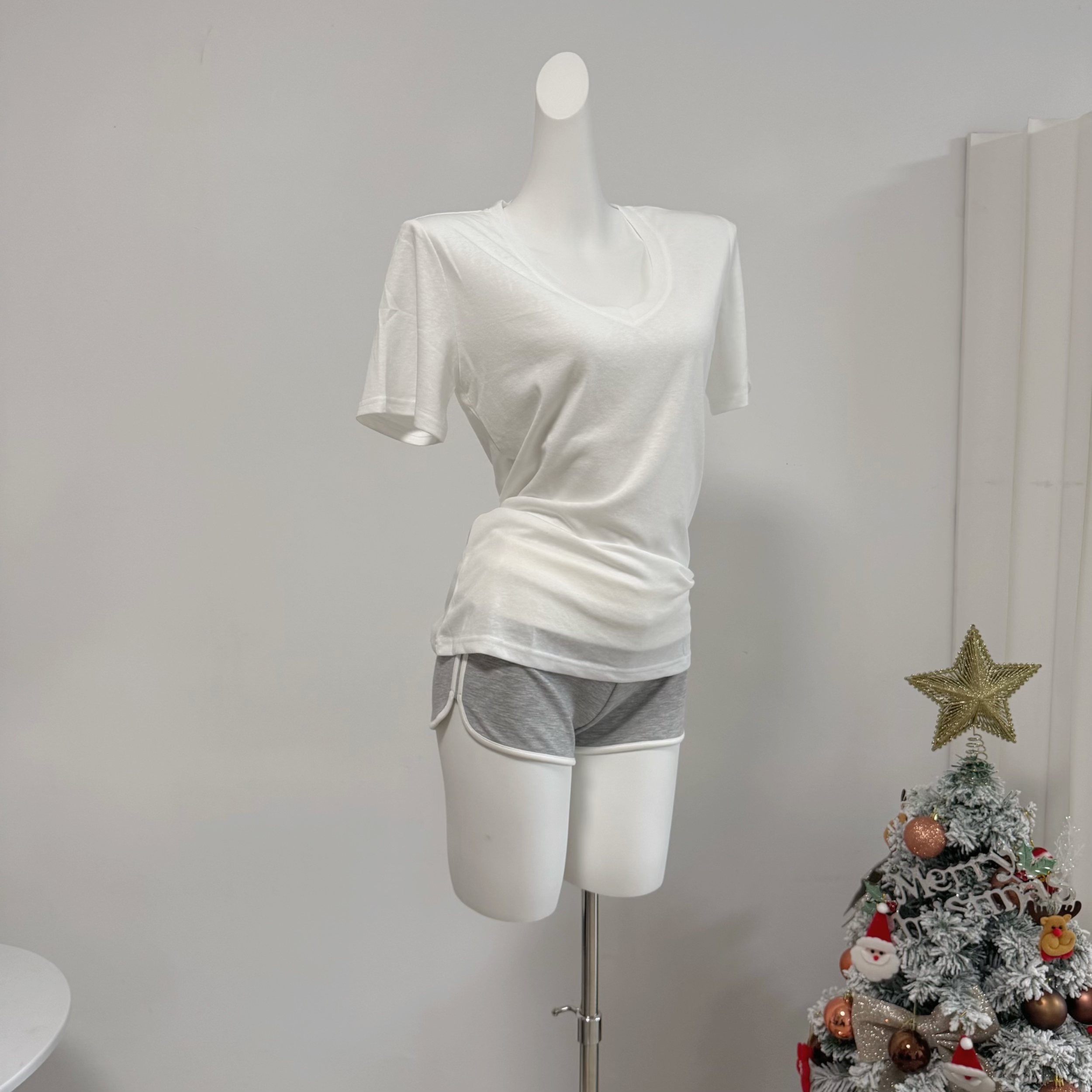 YOLO SHOP Comfort 2.0 Lyocell Relaxed Snowflake Pattern V-Neck Loose Simple Short-Sleeve T-Shirt Top