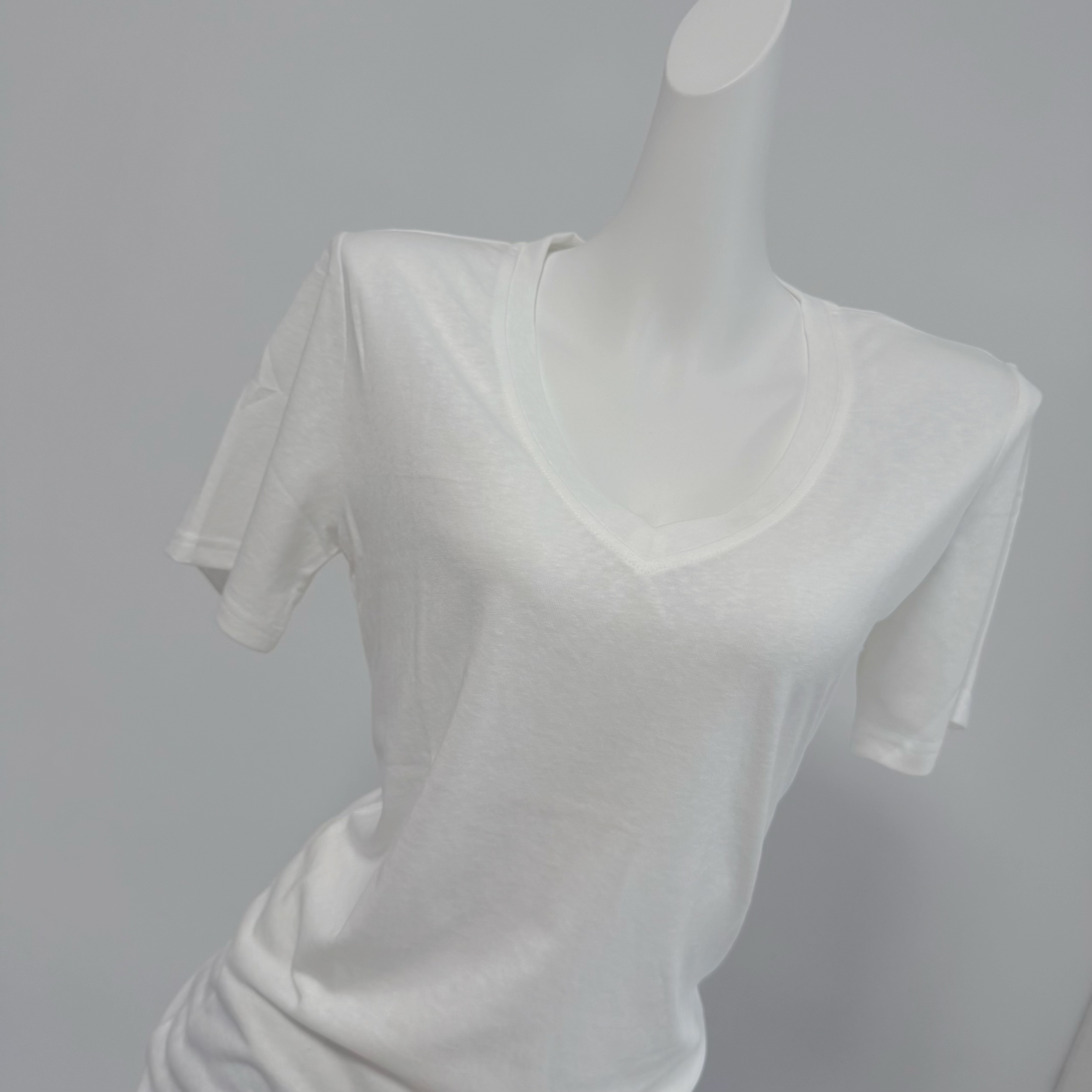 YOLO SHOP Comfort 2.0 Lyocell Relaxed Snowflake Pattern V-Neck Loose Simple Short-Sleeve T-Shirt Top - Image 3