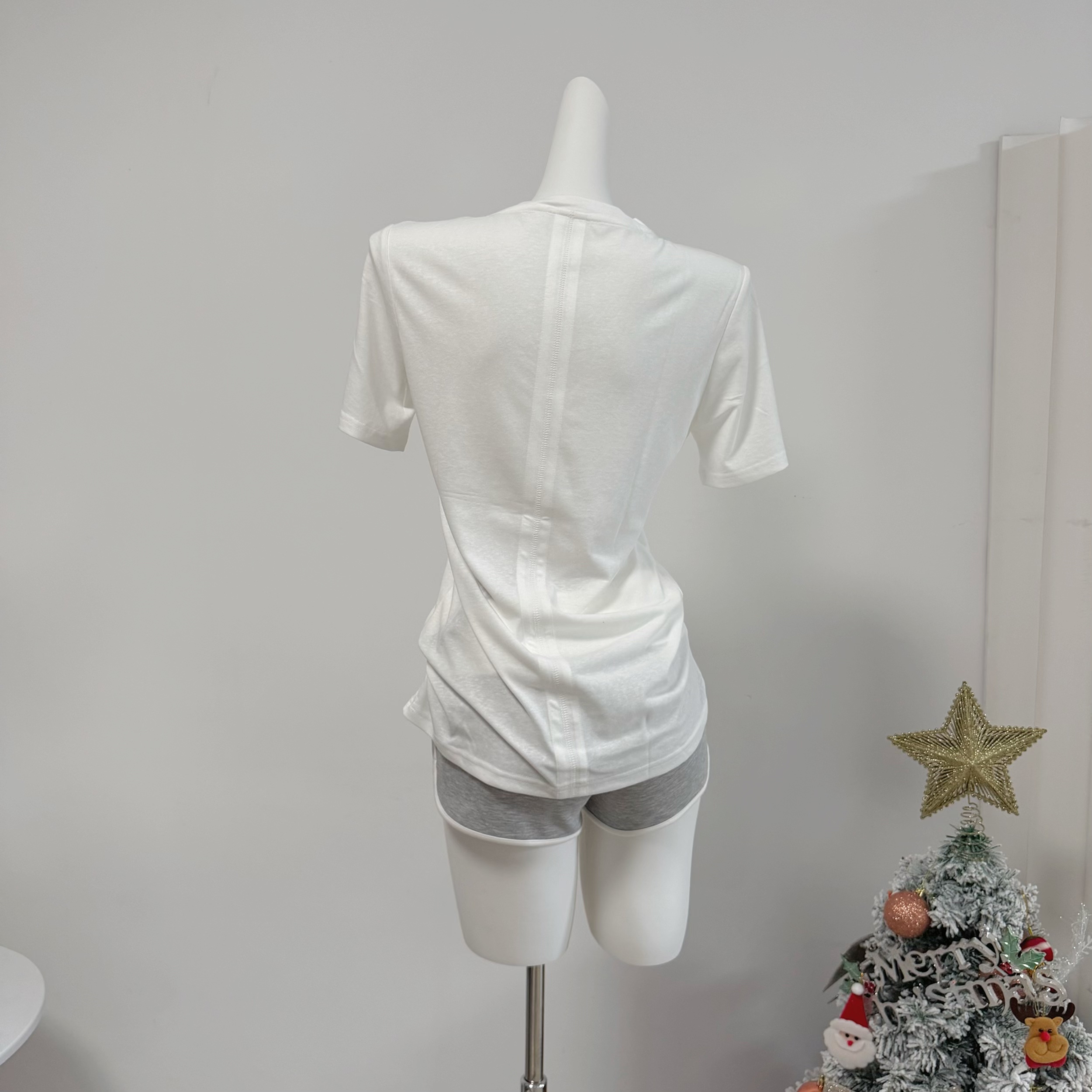 YOLO SHOP Comfort 2.0 Lyocell Relaxed Snowflake Pattern V-Neck Loose Simple Short-Sleeve T-Shirt Top - Image 5