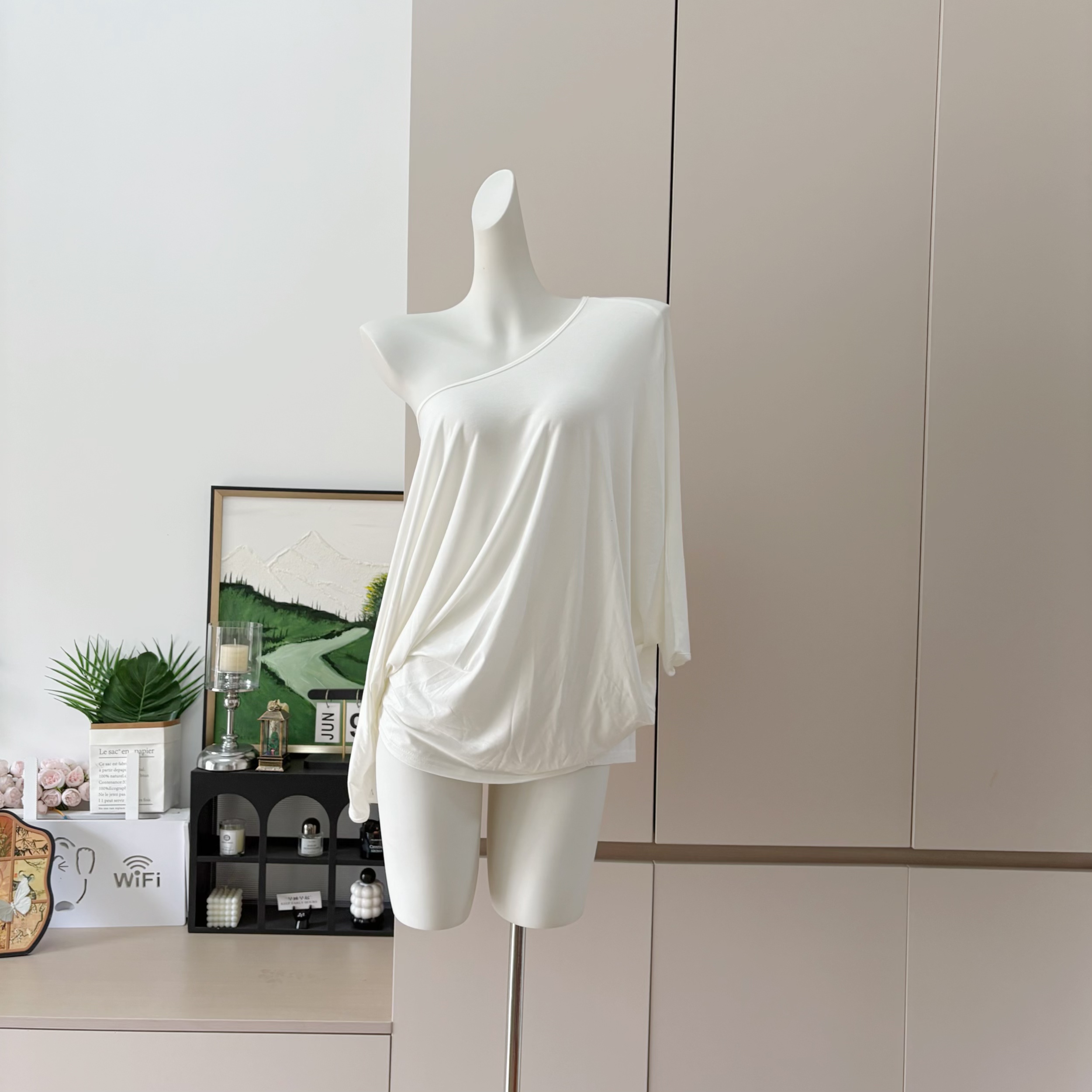 Lazy Style White Off-Shoulder Long-Sleeve T-Shirt for Women Spring Batwing Sleeve Casual Sun Protection Cover-Up Sexy Loose Top - Image 4